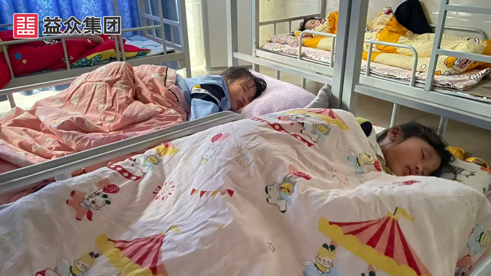 午休秩序井然，学生安然入睡1_副本